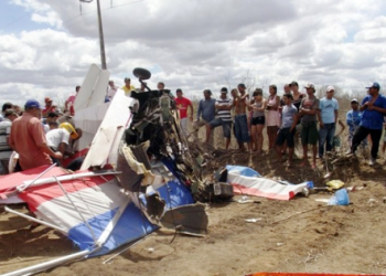 Avião monomotor cai em Uauá,piloto e passageiro morrem na hora