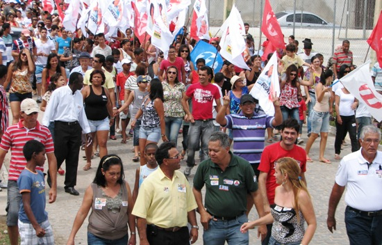 Ipoerinha faz festa para receber Renato e Deraldo