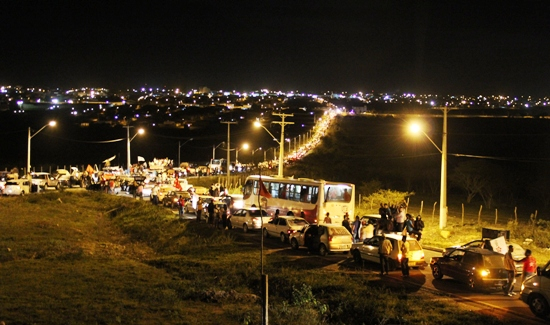 Após comício de Assis e Alex em Goiabeira, grande carreata é formada para entrar na cidade