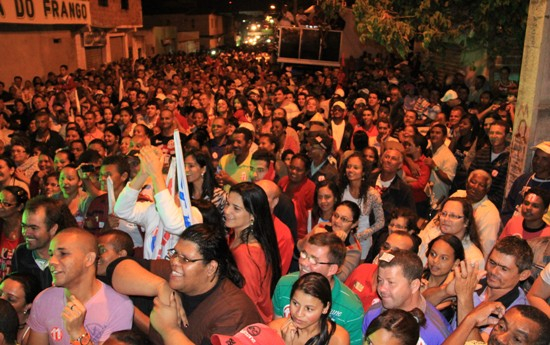 Coité: noite de festa e emoção no Açudinho com a presença de Renato