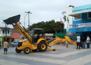 Prefeitura de Valente adquiri retroescavadeira nova em parceria com a CAR