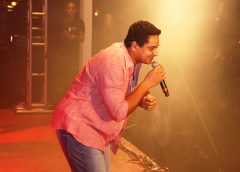 Nem mesmo a chuva impediu multidão no show do Harmonia na festa da emancipação de Riachão do Jacuípe