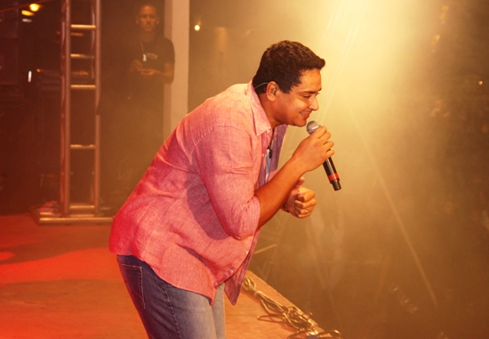 Nem mesmo a chuva impediu multidão no show do Harmonia na festa da emancipação de Riachão do Jacuípe