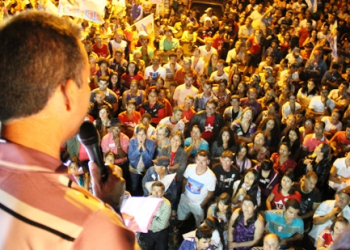 Assis diz nos bairros da Rua Nova e São João, que os adversários têm medo dele como tiveram de Lula