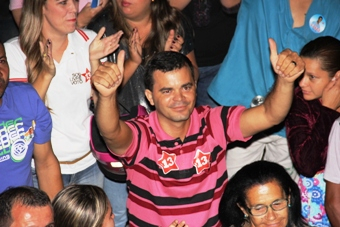 De nada adiantou Renato perder seu tempo para tentar convencer Adriano, o candidato está firme com Assis