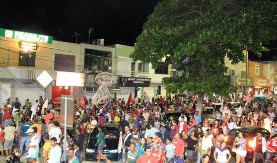 A melhor segunda-feira do mundo fez a temperatura subir. E a galera de Coité foi às ruas para mostra que Renato é o prefeito que todos querem