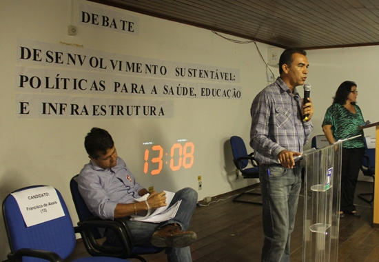 Coité – Candidato Renato não comparece ao debate da UNEB e Assis (PT) é sabatinado