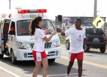 Corrida do Fogo Simbólico acontece com número reduzido de atletas