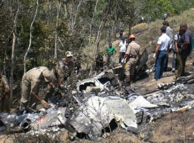 Helicóptero do deputado Ronaldo Carletto cai no sul da Bahia e mata piloto