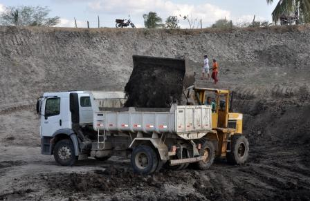 Prefeito Agnaldo inicia governo com limpeza de barragens com recursos proprios