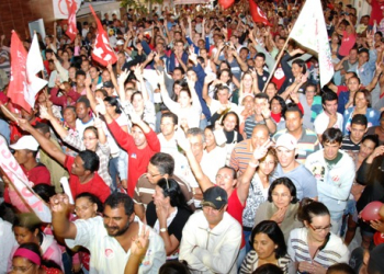 Bairro que foi totalmente pavimentado recebe vista de Renato