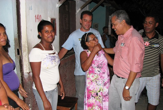 Visitas à comunidade de São Roque e participação na semana dos evangélicos marcam a noite de Renato