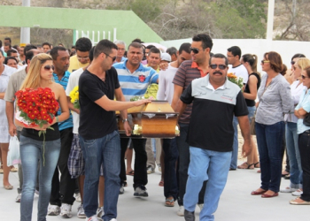 Corpo de manicure é sepultado em Conceição do Coité