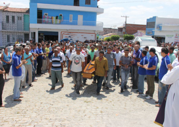 Com a presença de grupo do Terço dos Homens e colegas da São Mateus, Zé Rivaldo é sepultado em Coité