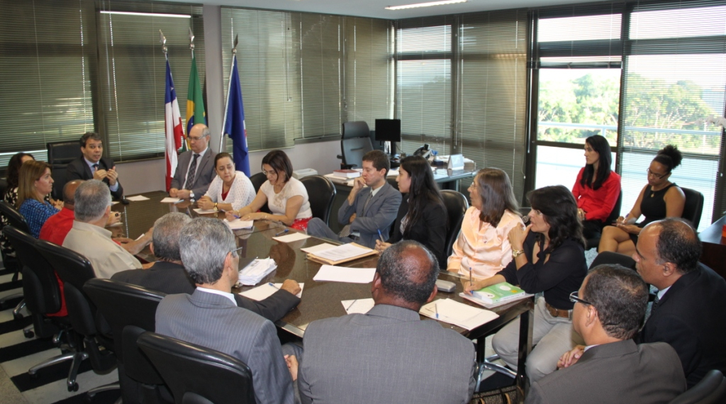 PGJ reúne-se com comissão para abordar caso de crianças de Monte Santo