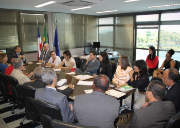 PGJ reúne-se com comissão para abordar caso de crianças de Monte Santo