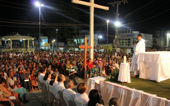 Com celebração de missa campal e procissão, é aberto o Ano da Fé em Coité