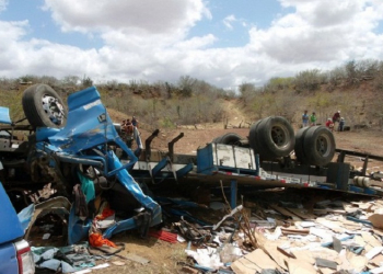Caminhoneiro morre em capotamento na BR 116/Norte