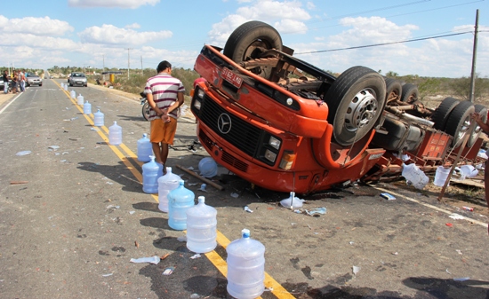 capotamento de caminhão - sta rosa
