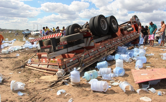 capotamento de caminhão - sta rosa.jpg2