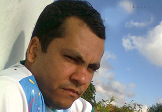 Funcionário público vítima de acidente de moto passa bem, mas teve perna e braço fraturados