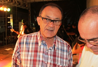 Valente – Gelson Carneiro comemora a vitória do 9º candidato a prefeito com seu apoio