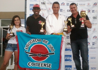 Judocas Coiteense fecham com chave de Ouro a competição em Simões Filho