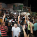 Petistas estão nas ruas comemorando a vitória de Assis