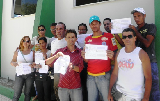 Santaluz – Servidores Públicos acusam prefeito de perseguição política. Ele cortou sálario e promoveu remanejamentos