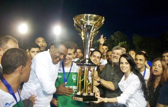 Vitória da Conquista leva o troféu da Copa Governador depois de vencer o Jacuipense