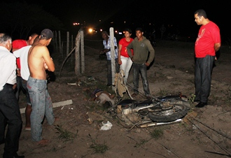 Motociclista se perde em curva, bate em cerca e morre no Distrito de Salgadália/Coité