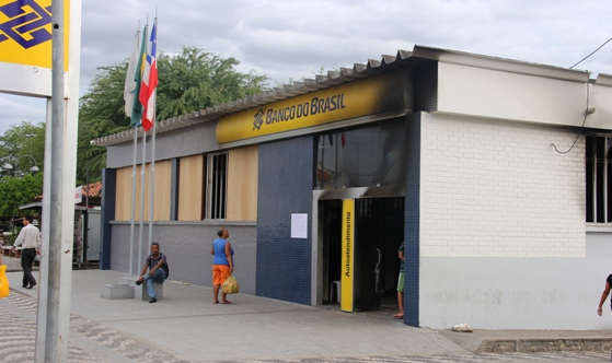 R.do Jacuípe: incêndio no Banco do Brasil foi provocado por maçarico em tentativa de assalto