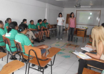 Projeto fibra do Sertão promove curso de designer para produtoras de tapetes da Indústria da APAEB