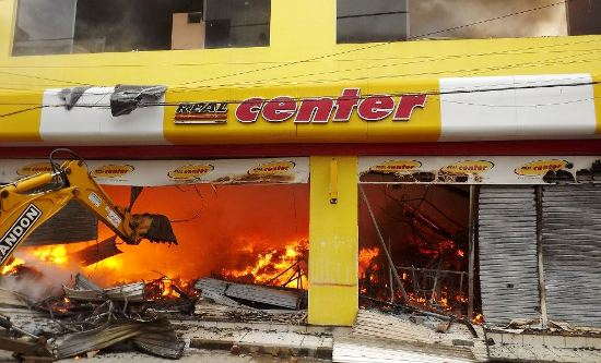 Loja Real Center em Gandu é destruída pelo fogo