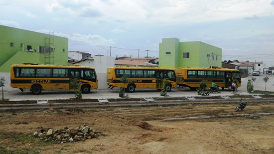 Estudantes recebem mais um ônibus do Programa Caminho da Escola