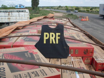 PRF de Capim Grosso apreende carreta carregada de TV que teria sido roubada em Teresina