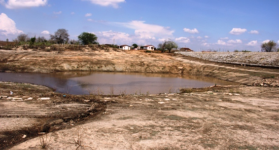 Bastou uma chuva para “encher” os agricultores de esperança e certeza do fim do sofrimento