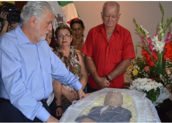 Jussiape – Corpos do prefeito, primeira dama e gerente da EMBASA são sepultados com a presença do governador