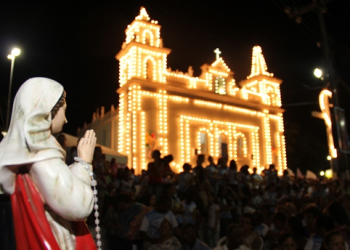 Milhares de católicos participam de missa e procissão de encerramento do novenário de Nossa Senhora de Conceição