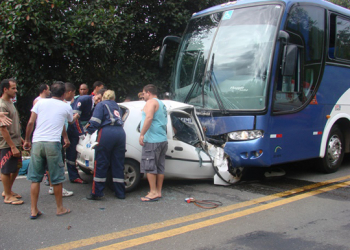 Casal morre e duas crianças ficam feridas na BR 101,próximo a Tancredo Neves