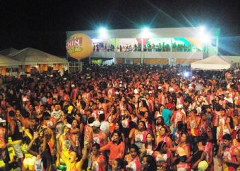 Harmonia,Diego Costa, Adão Negro e Us Sandalhas animaram grande multidão no Arena Show 2012