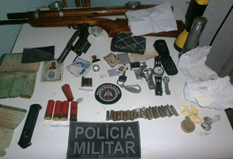 PM de Queimadas e região trocam tiros com bandidos e apreende armas e drogas