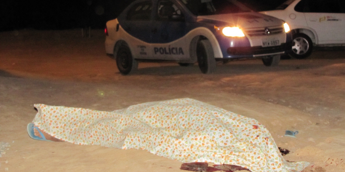 Homem é morto a golpes de foice