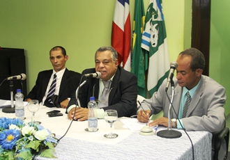 Câmara realiza sessão de encerramento dos mandatos parlamentares 2009-2012