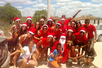 Grupo de jovens promove Natal Solidário em bairros e povoados carentes de Coité