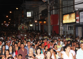 Santaluz – Milhares de devotos participaram da procissão de encerramento da festa de Santa Luzia