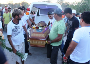Comoção, dor, saudade e ronco dos motores marcaram o sepultamento de Nicinho em Coité