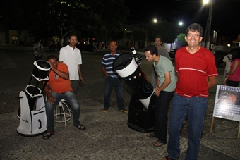 As vésperas do “fim do mundo” astrônomo fatura em praça publica de Coité