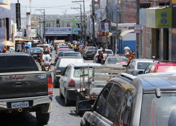 Conceição do Coité viveu um dia atípico. O trânsito engarrafou nesta segunda-feira