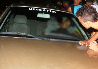 Motorista é morto a tiros de arma de grosso calibre